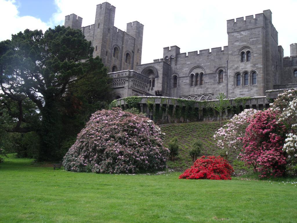 Monravon Guest House Holyhead Esterno foto