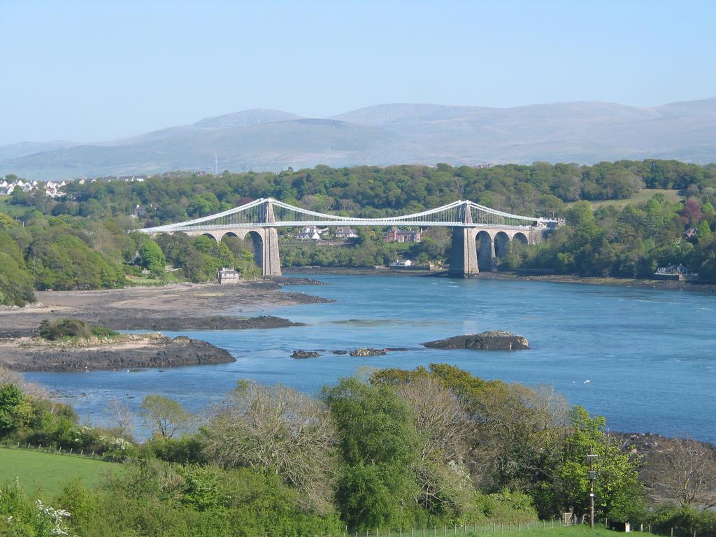 Monravon Guest House Holyhead Esterno foto