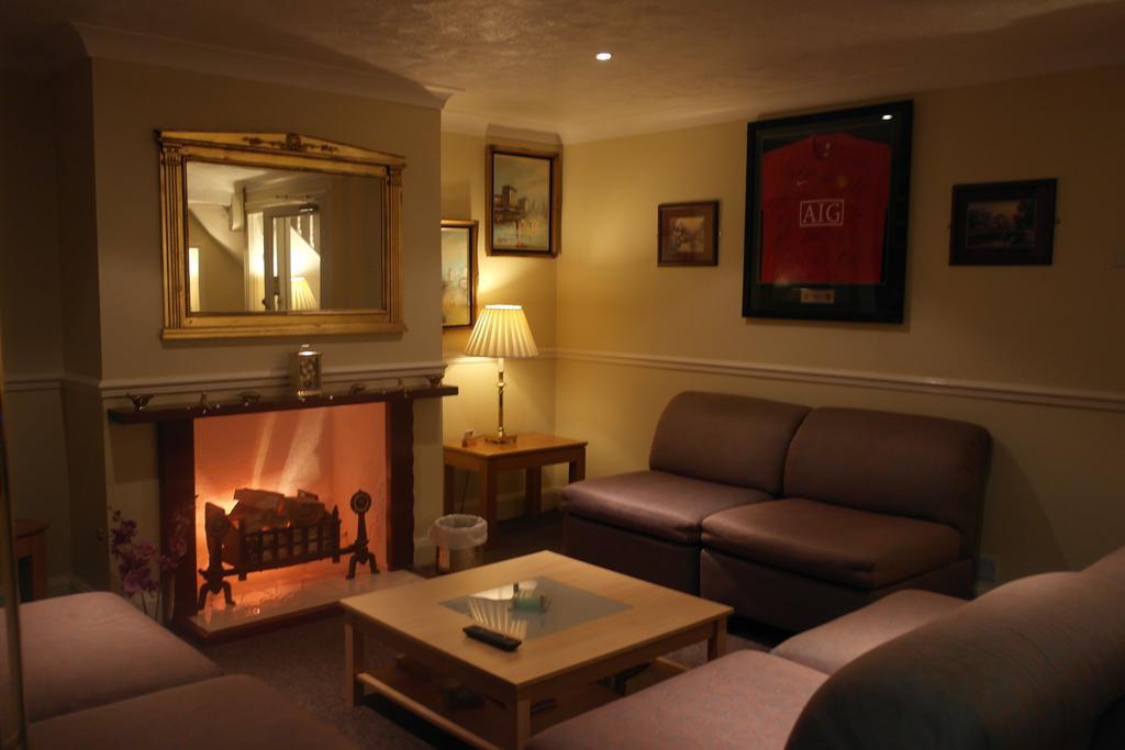 Monravon Guest House Holyhead Esterno foto
