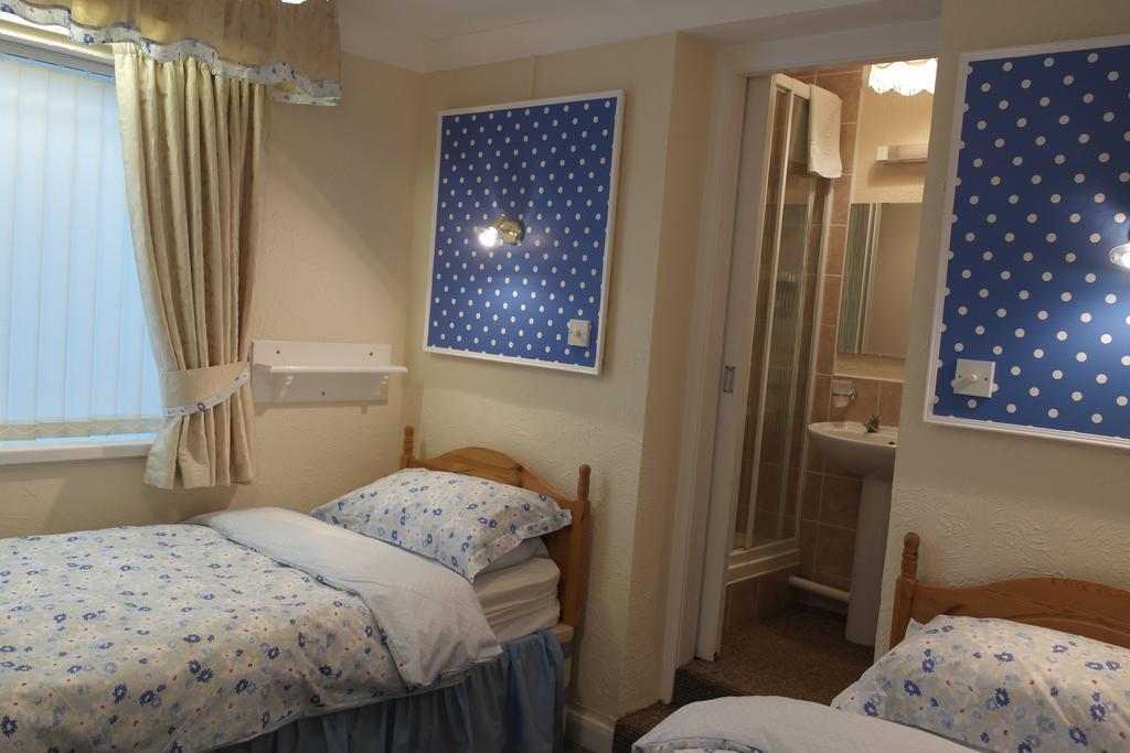 Monravon Guest House Holyhead Esterno foto